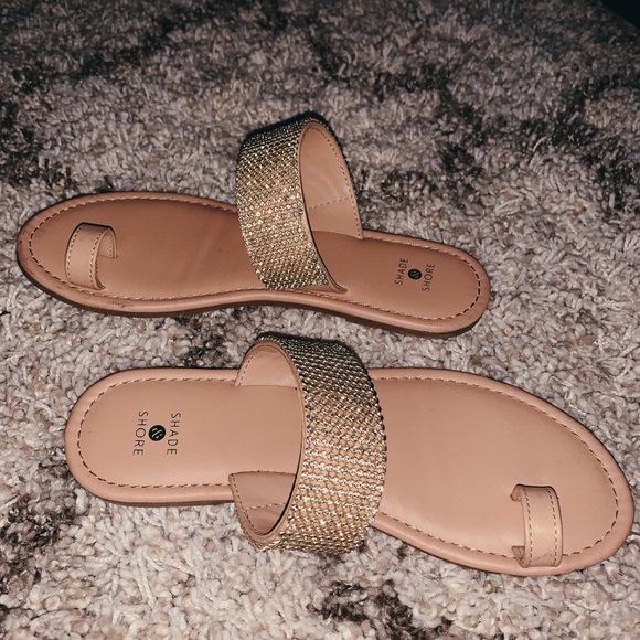 shade and shore flip flops